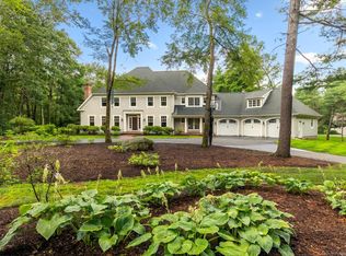 4 Brighton Ln, Simsbury, CT 06070