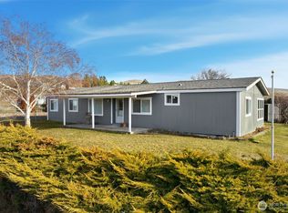 401 CLEMANS VIEW Road, Selah, WA 98942