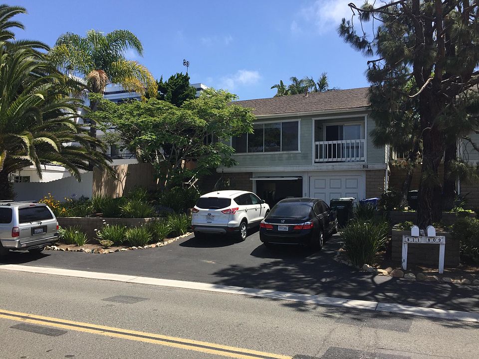 View of front of property from accross the street