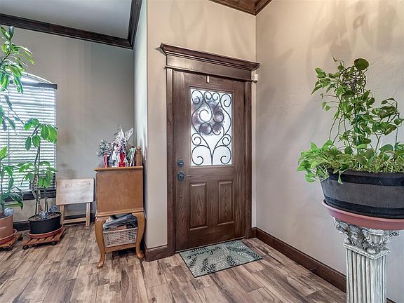 4th image of 534 W Chickasaw Court Way