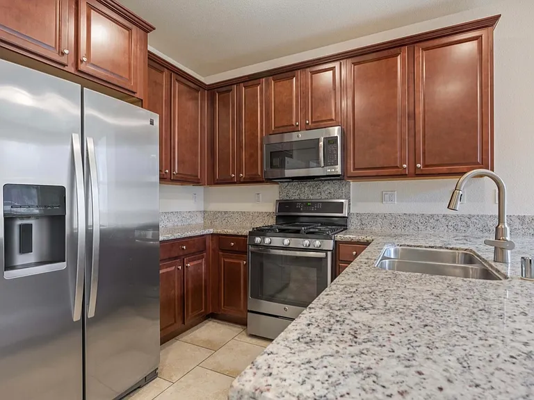 1136 Rothbury Ln — Photo 8