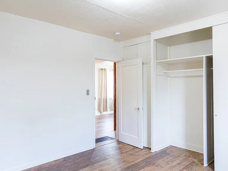 1060 SW 5th Ave — Photo 15
