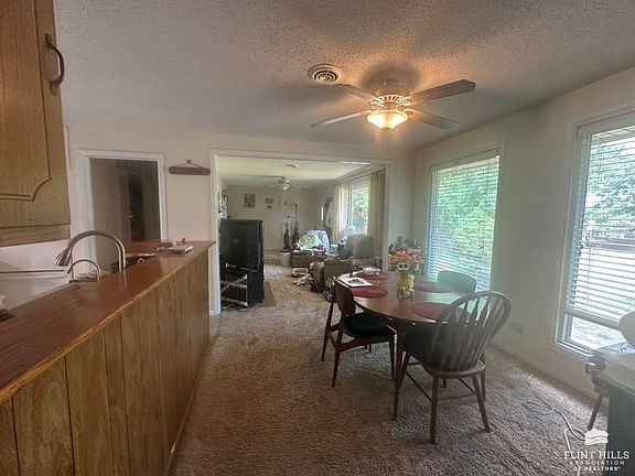 5th image of 304 W 17th St