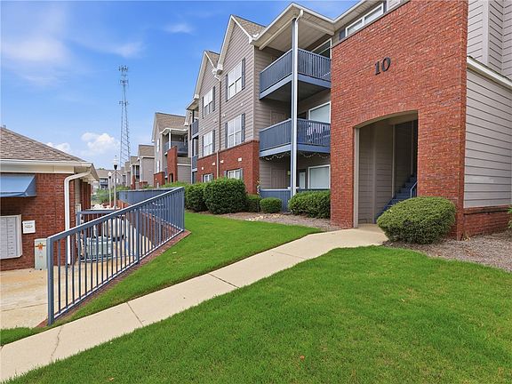 2nd image of 1114 S College St APT 10-303