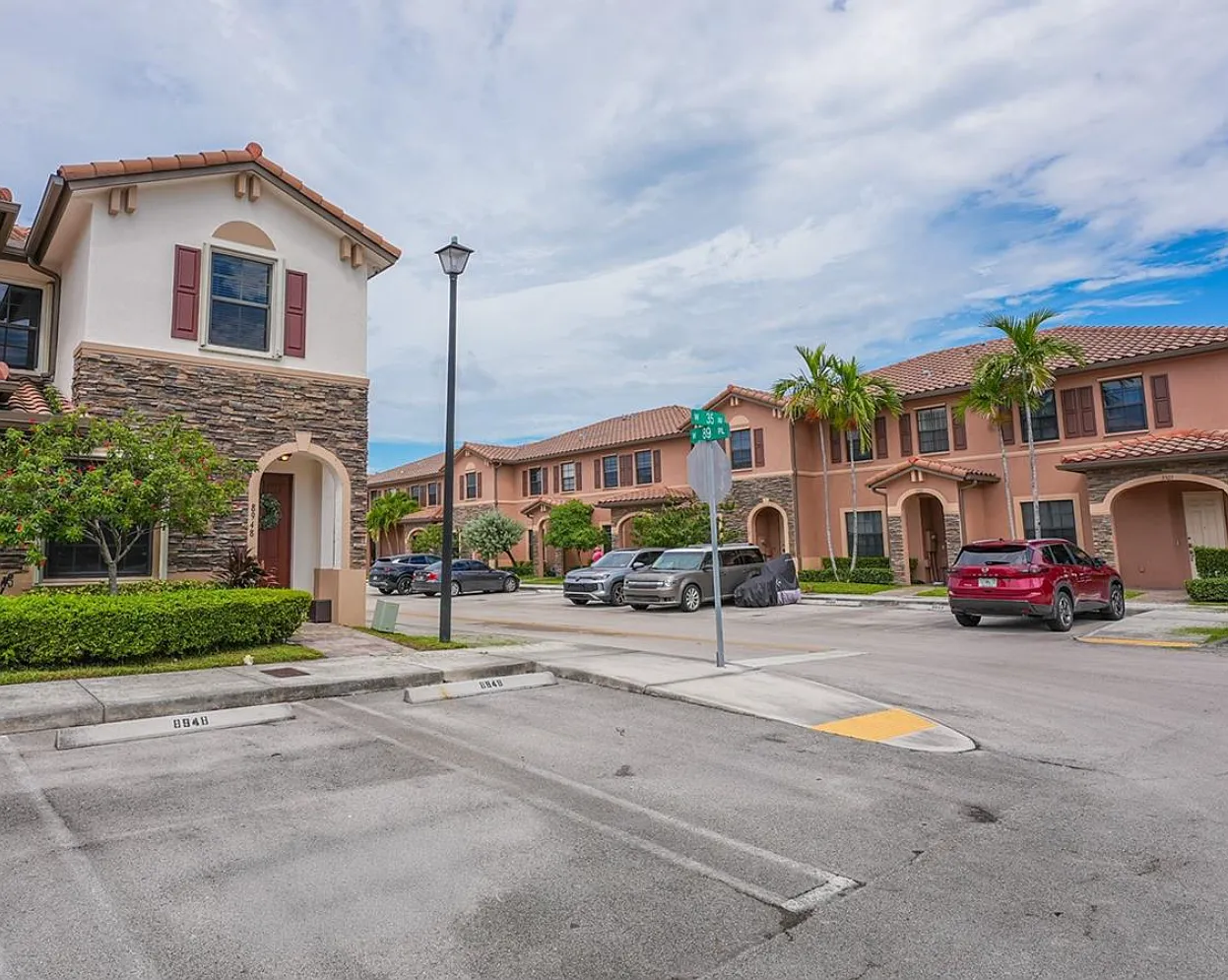 3 bed, 2.5 bath, 1545 sqft, $3,100 — Photo 1