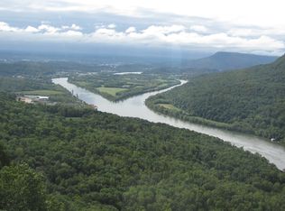 7 Close Family Rd, Signal Mountain, TN 37377