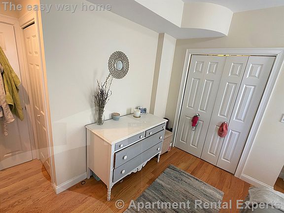 5th image of 537 Main St