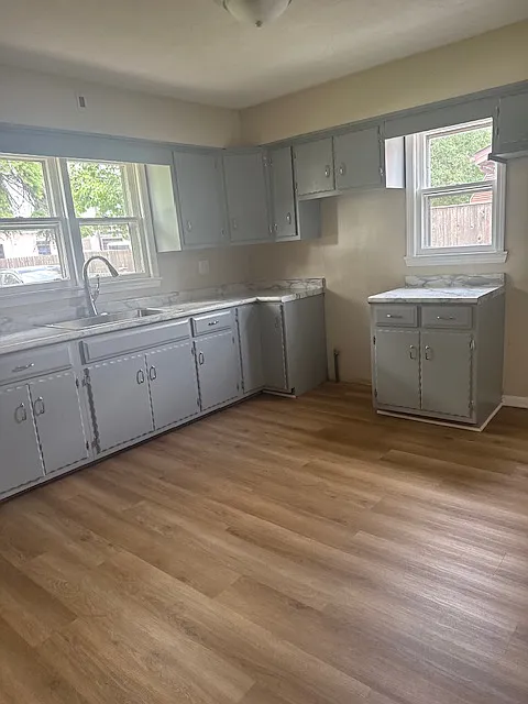 208 Emery - 1 — Photo 4