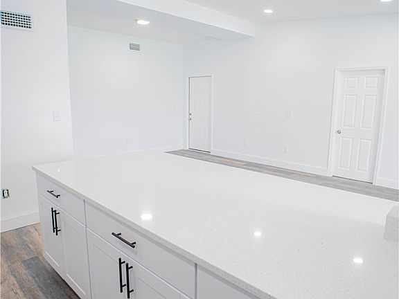 4th image of 2144 Harbor Blvd