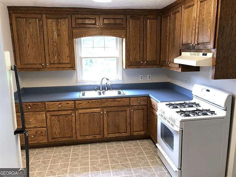 3 bed, 2.0 bath, $1,900 — Photo 3
