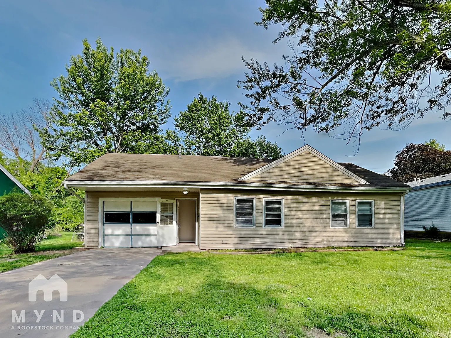 2 bed, 1.0 bath, 868 sqft, $1,149 — Photo 1