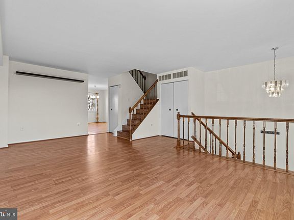 3rd image of 47 Badger Gate Ct