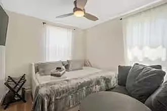 3 bed, 3.5 bath, 2700 sqft, $3,780 — Photo 4