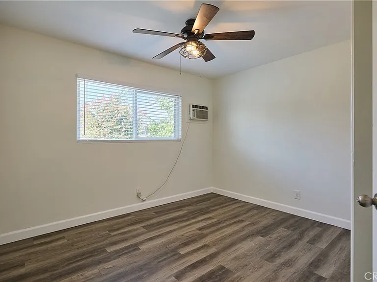 3644 Russell St — Photo 15