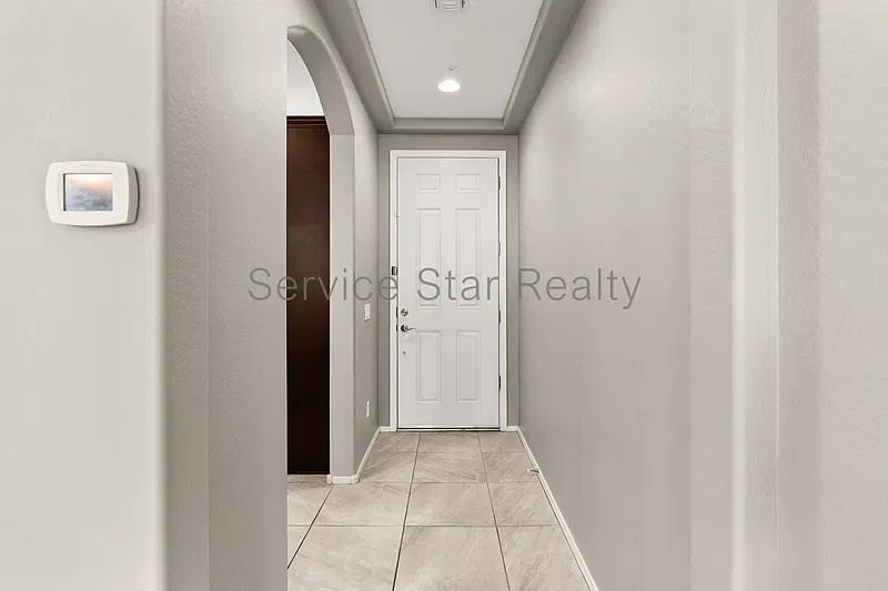 3 bed, 3.0 bath, 1858 sqft, $2,500 — Photo 4