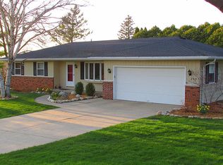 259 Hillcrest Ln, Jefferson, WI 53549