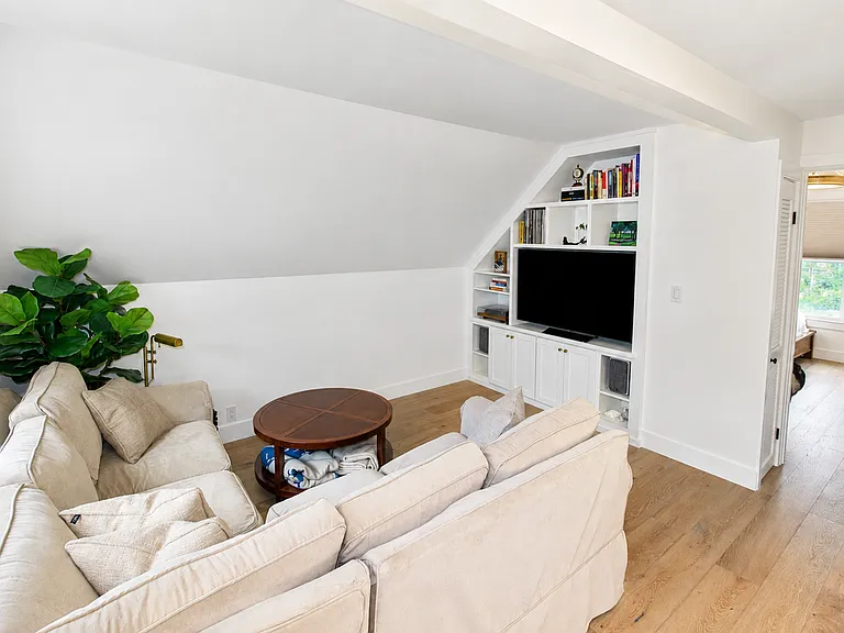 302 Pine St #2 — Photo 6