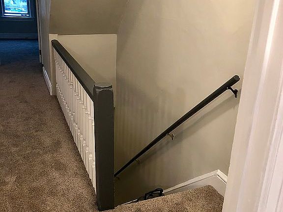 open stairwell to livingroom