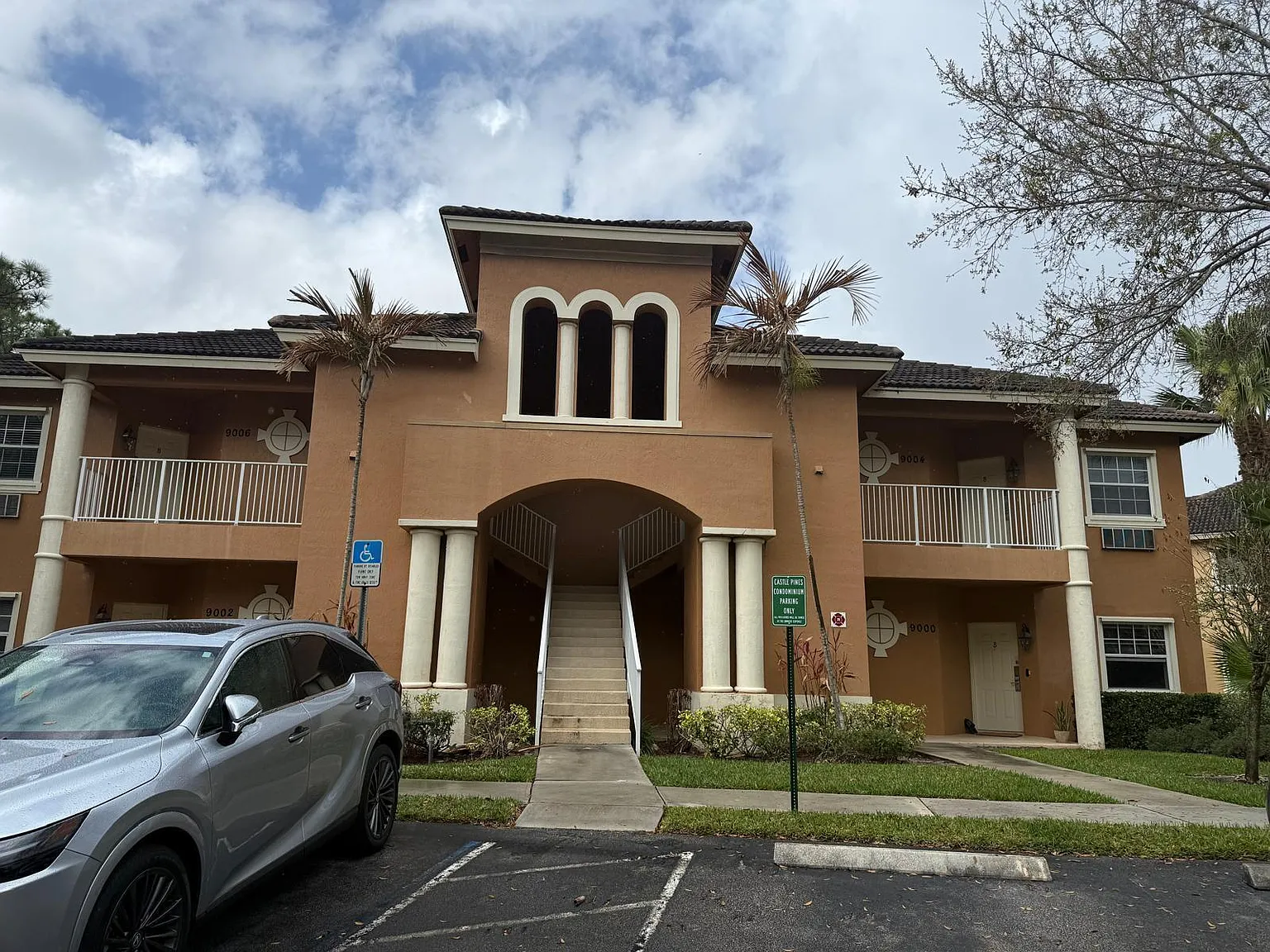 1 bed, 1.5 bath, 1312 sqft, $1,900 — Photo 1