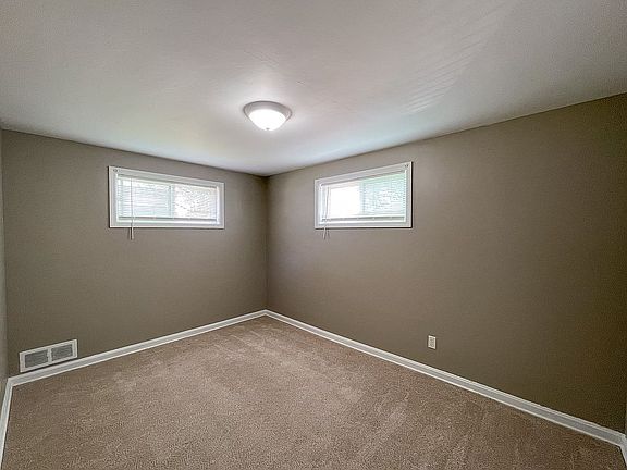 4th image of 1558 Lynn Ave