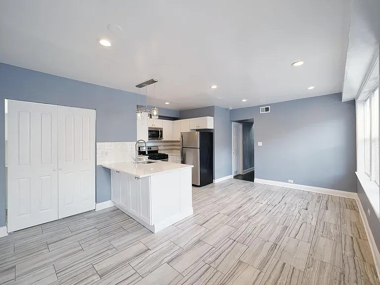 3309 W Bryn Mawr Ave #2 — Photo 8