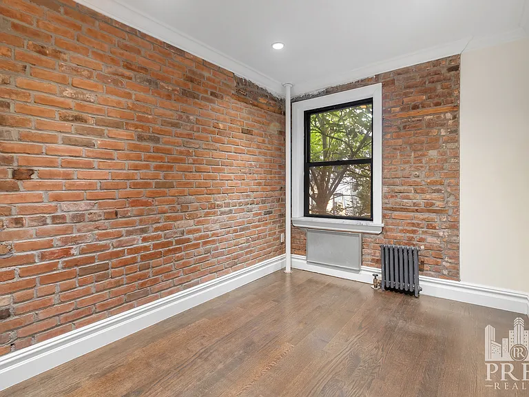 329 E 10th St #8 — Photo 6