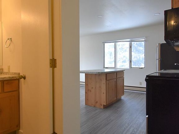 5th image of 801 W Villard St #37