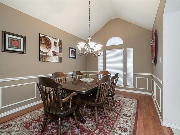 2nd image of 605 Leeward Dr
