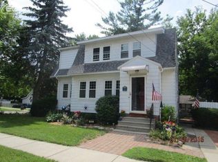 412 S Broad St, Holly, MI 48442