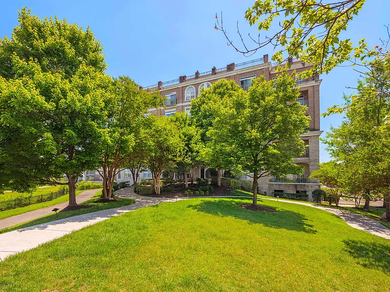 810 Belmont Bay Dr #201 — Photo 41
