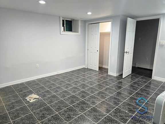 5th image of 552 Hinsdale St