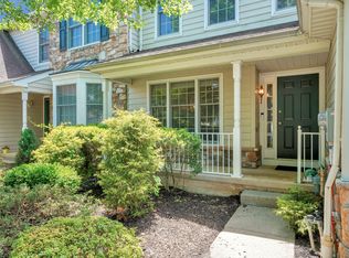 8 Hancock Ct, Basking Ridge, NJ 07920