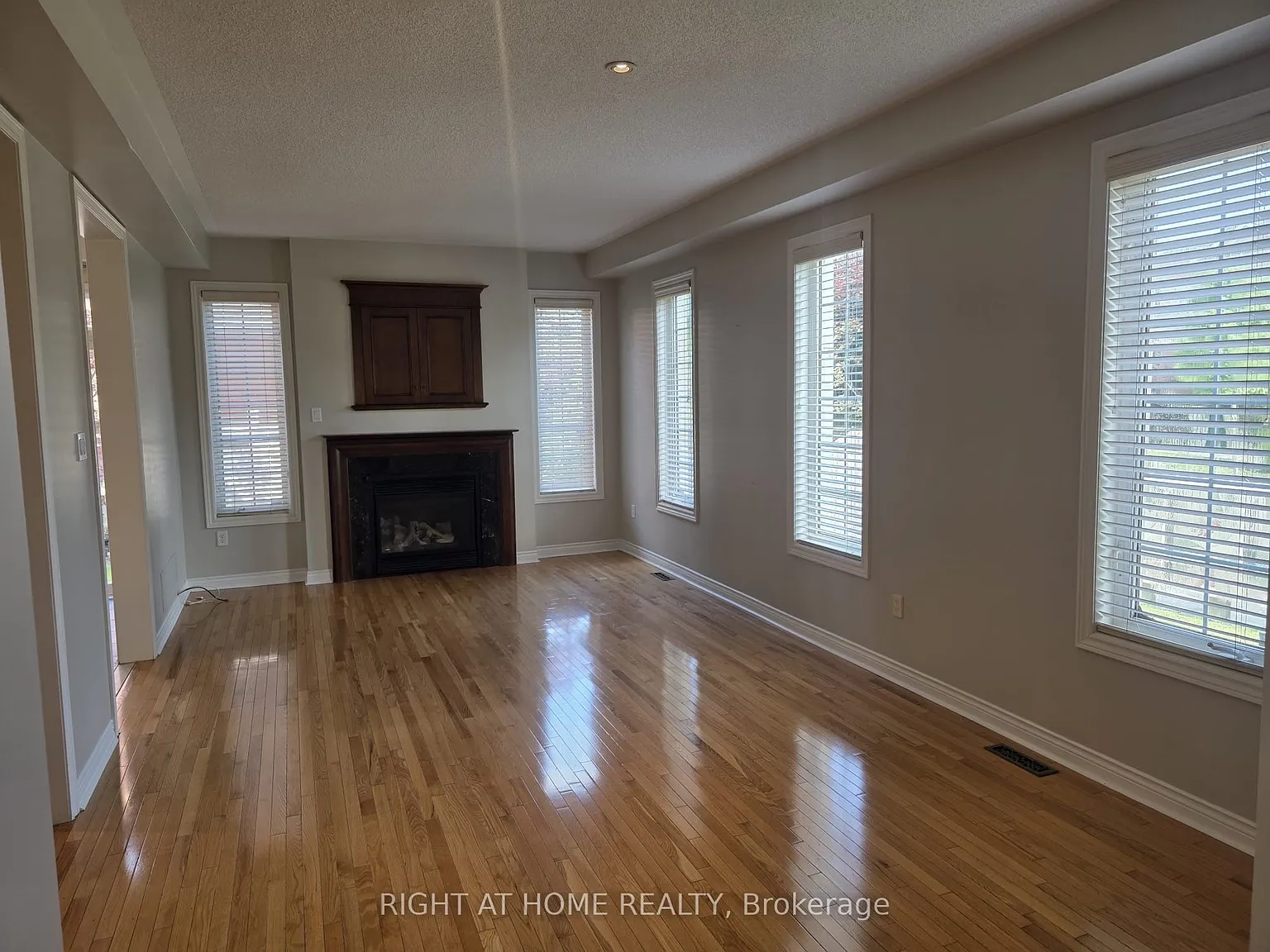 4 bed, $3,700 — Photo 4