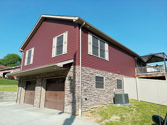5th image of 2304 Locust Dr