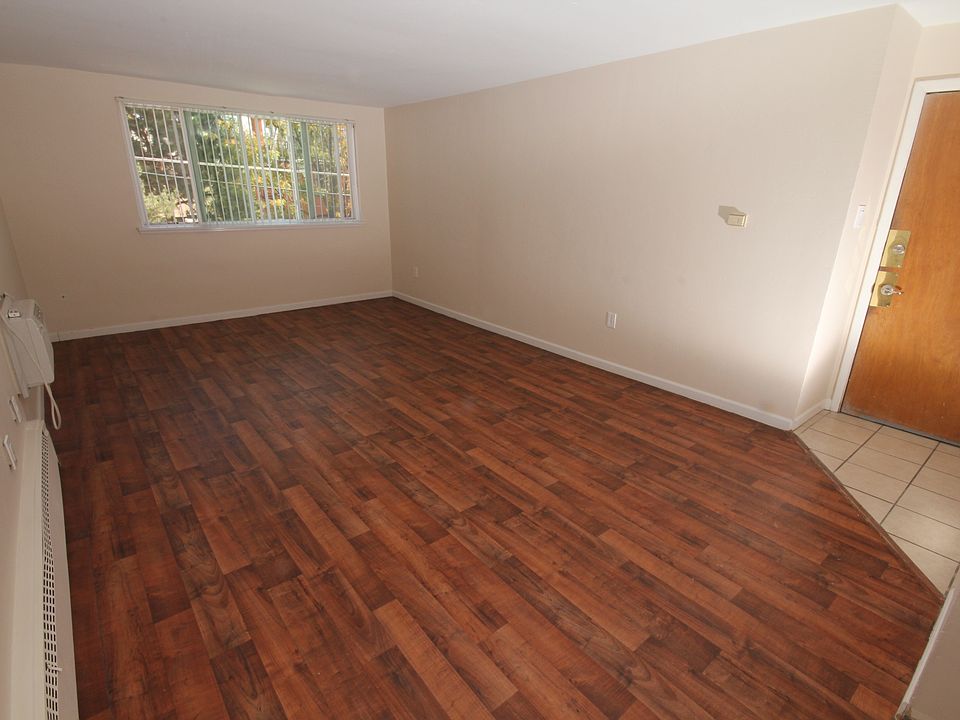1st image of 136 Lincoln St APT 11