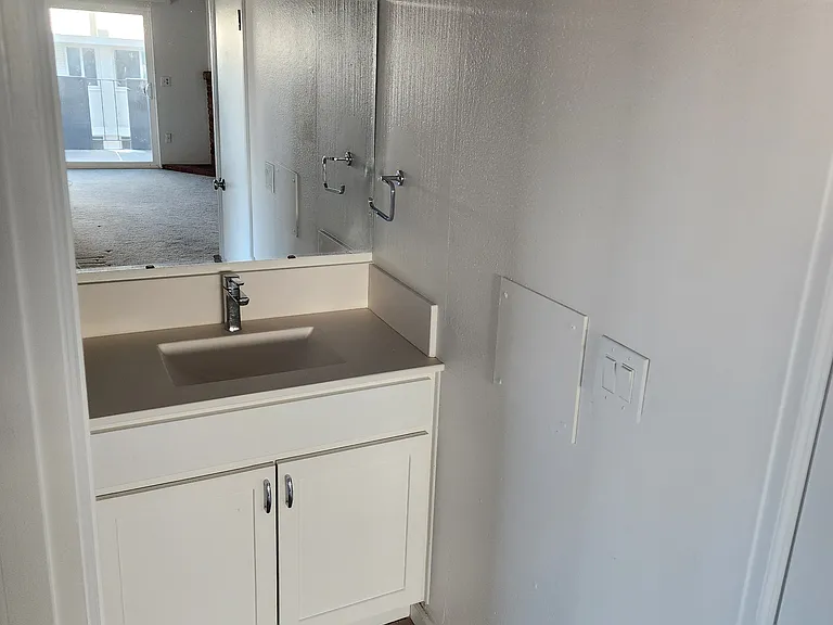 1265 N Race St #409 — Photo 7