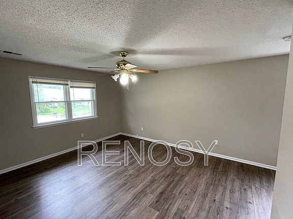 3rd image of 802 SE 10th St