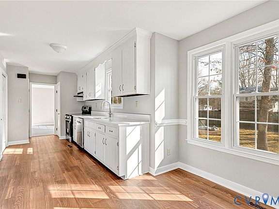 3rd image of 2139 Esquire Rd