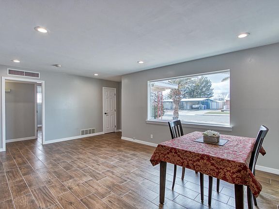 3rd image of 1400 Prairie Dr