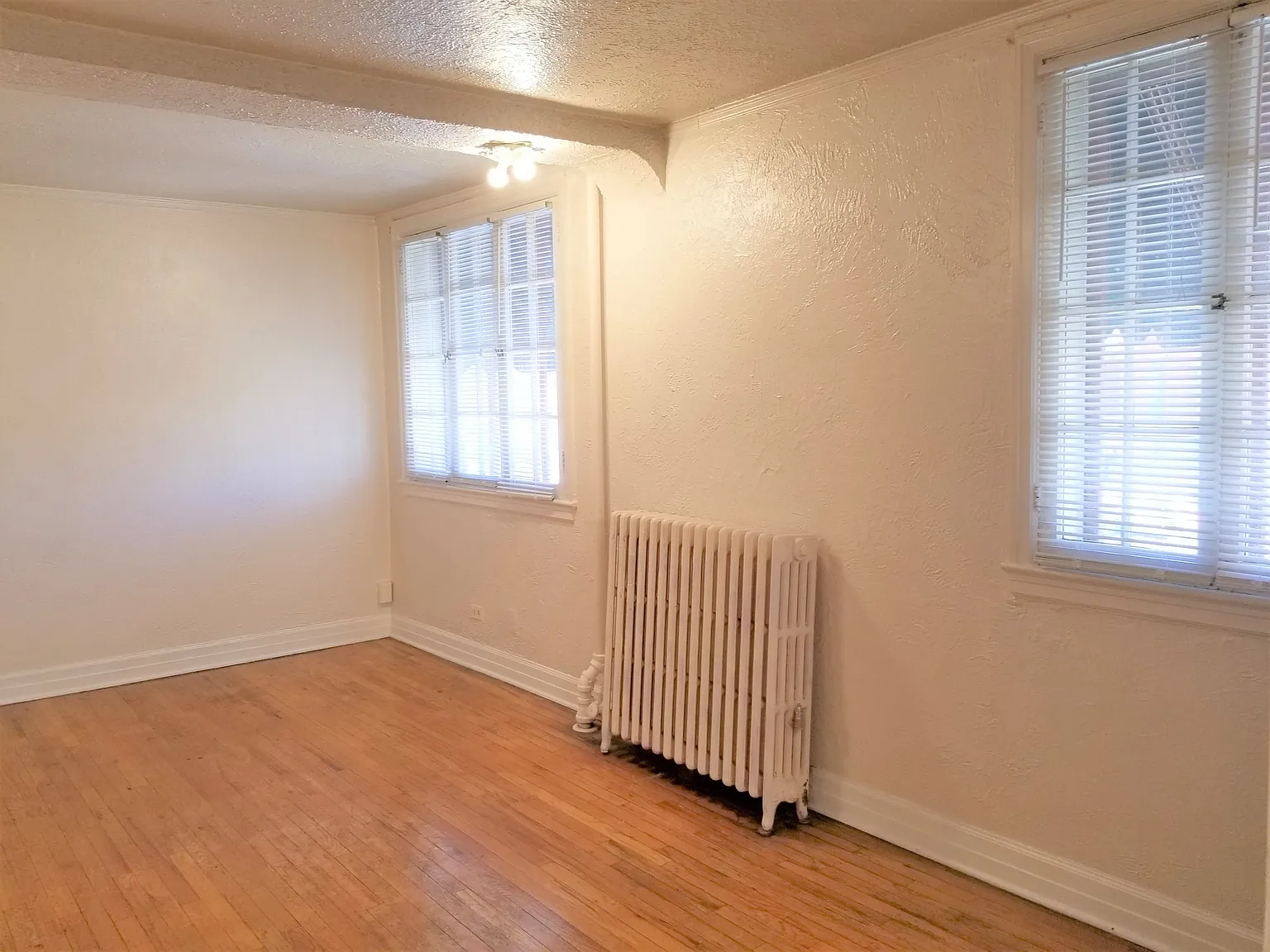 Spacious One Bedroom Corner Unit for Rent with Hardwood Floors and Free High Speed Wifi! — Photo 2