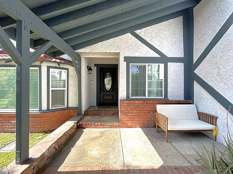 941 W 23rd St — Photo 3