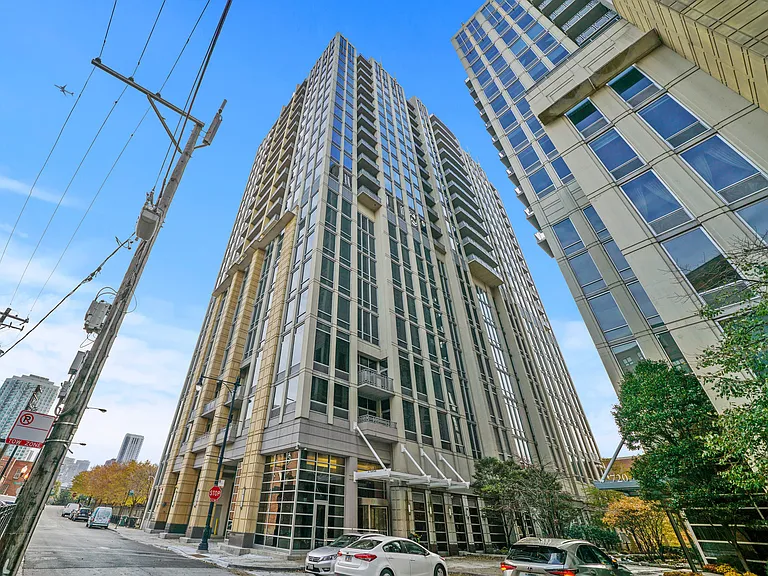 700 N Larrabee St #1004 — Photo 1