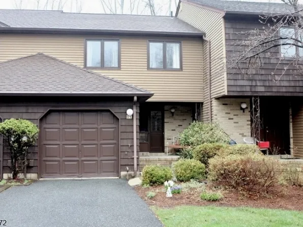 61 Patriots Rd, Morris Plains, NJ 07950