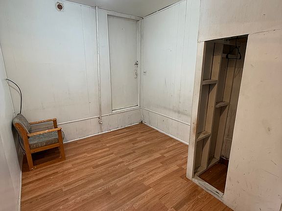 2nd image of 2739 Belmont St Unit 3