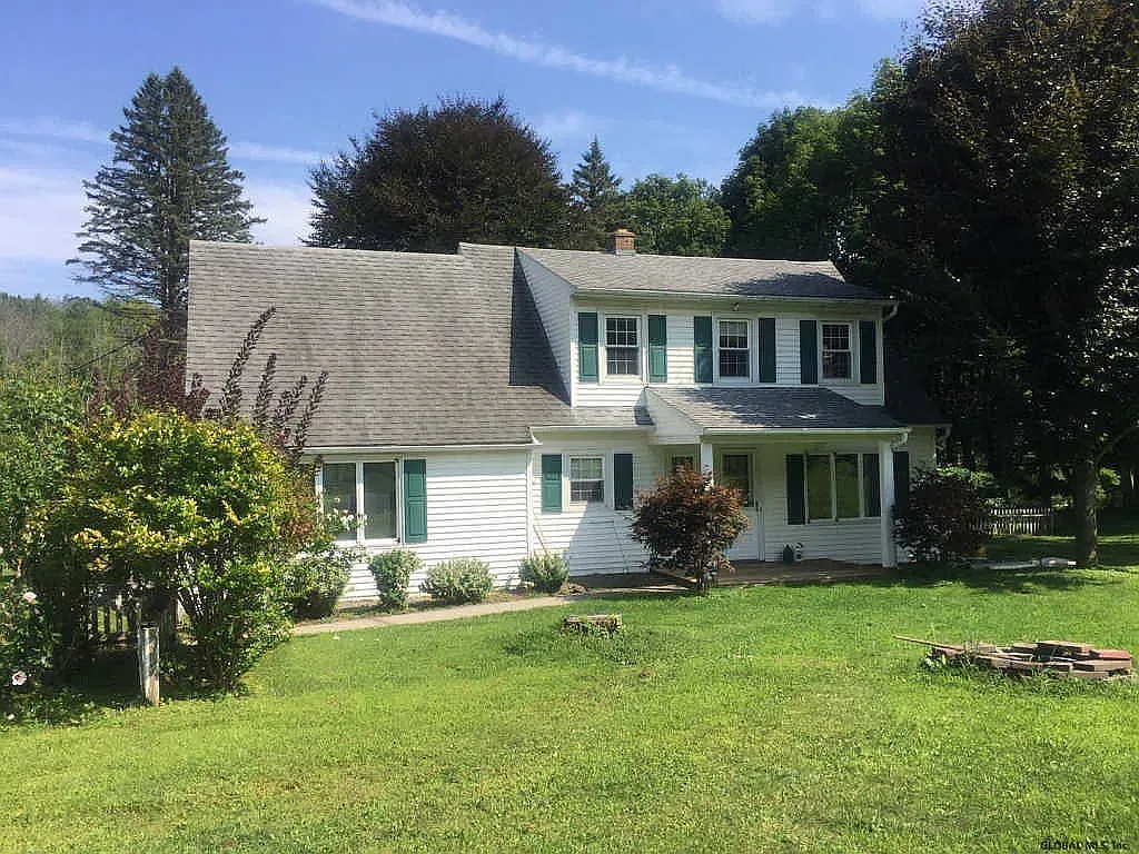 3 bed, 1.5 bath, 1496 sqft, $2,300 — Photo 1