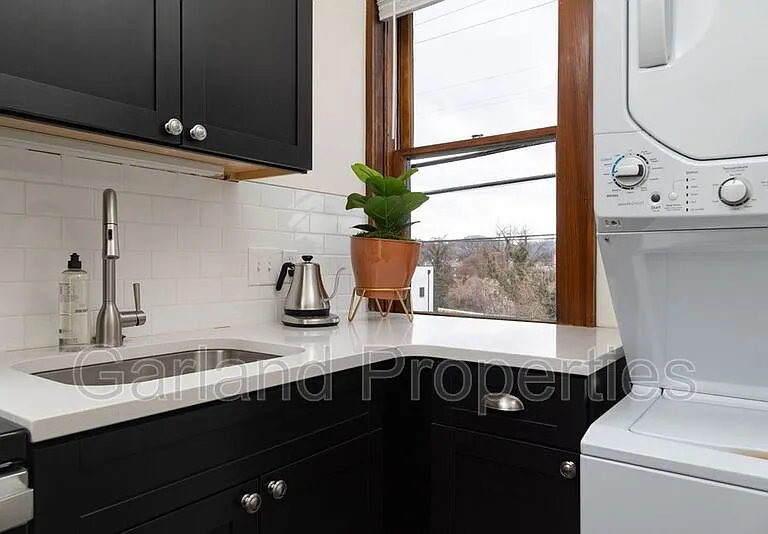 829 Salem Ave SW #4 — Photo 1