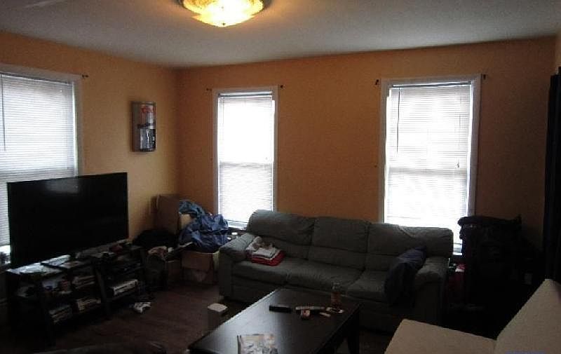 2nd image of 27 Pratt St #2MZ