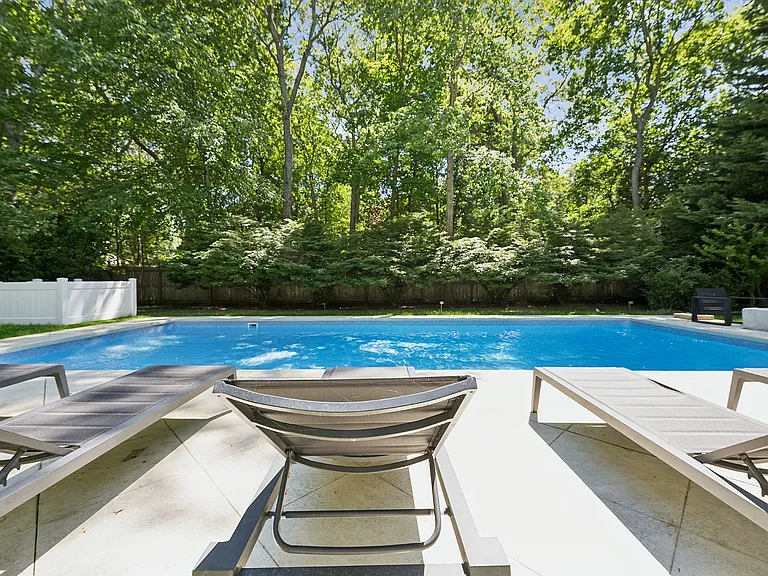 56 Underwood Dr — Photo 39