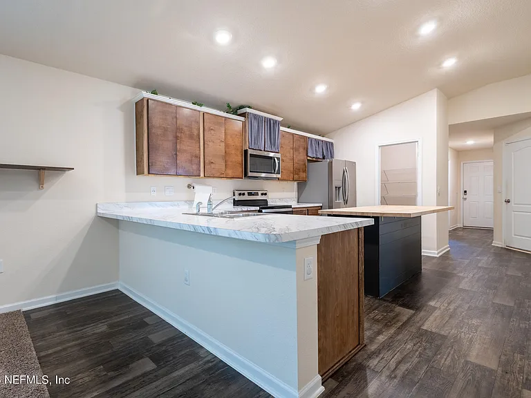 2446 Oak Stream Dr — Photo 12