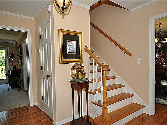 4th image of 3780 Allsborough Dr